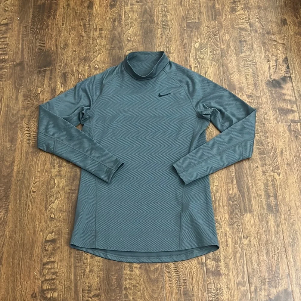 Men's Nike Pro Therma Long Sleeve Mock Training Top 
Size M